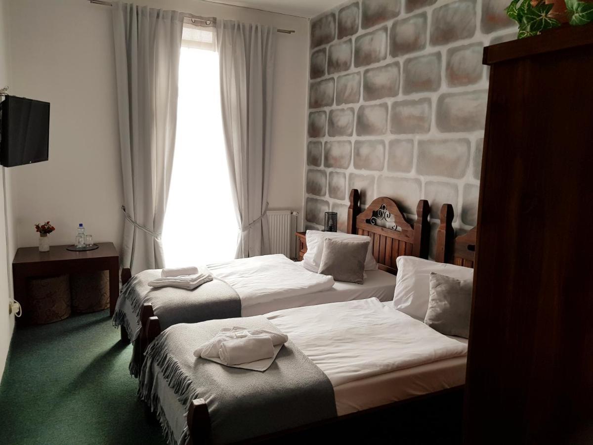 Hotel Camelot 3*