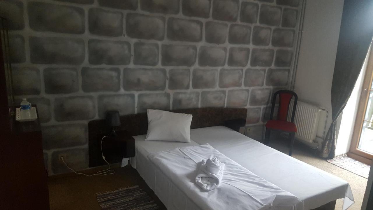 Camelot 3* Tisá
