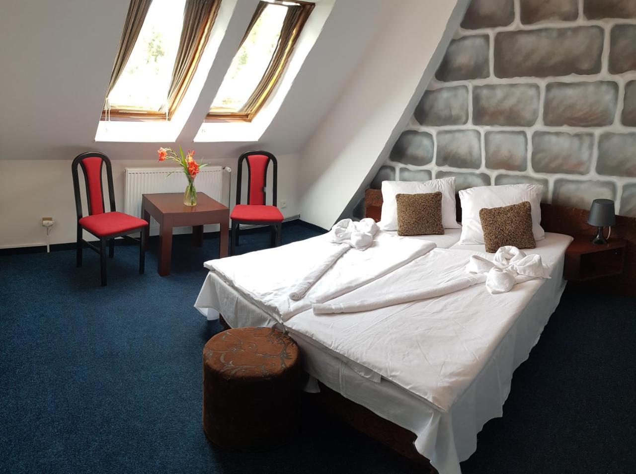 Hotel Camelot 3*